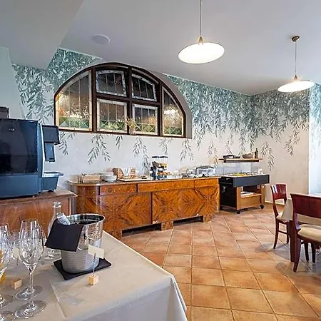 Tanzberg Hotel 3*