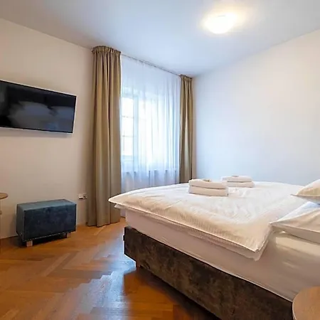 Tanzberg Hotel